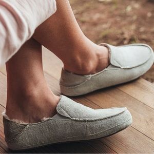 Olukai Nohea Slipper- Women’s Shearling Slippers Blue Size:8